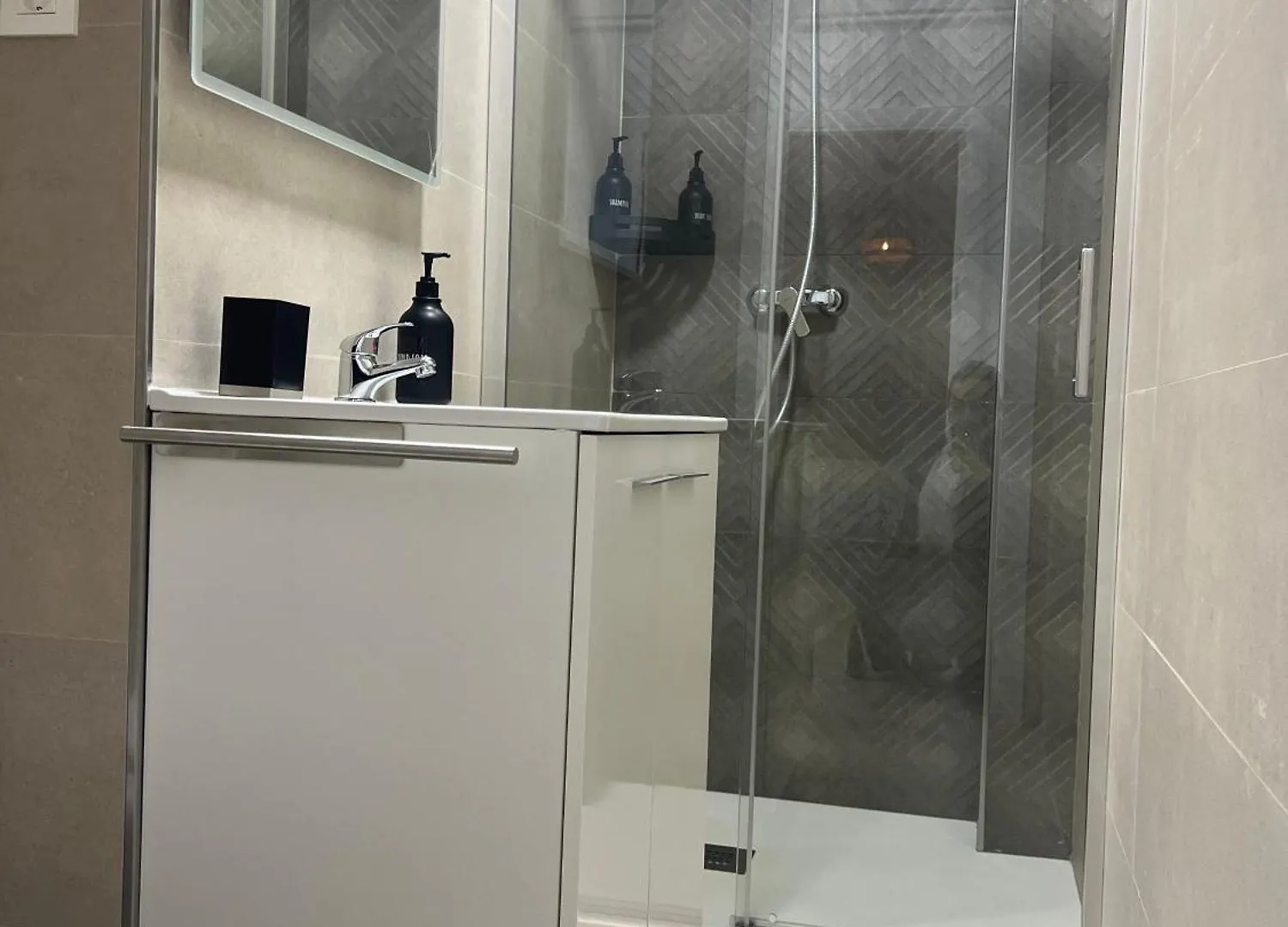 Nuevo! En El Centro! 1M Metro, Zambrano Y Con Parking Apartment Malaga