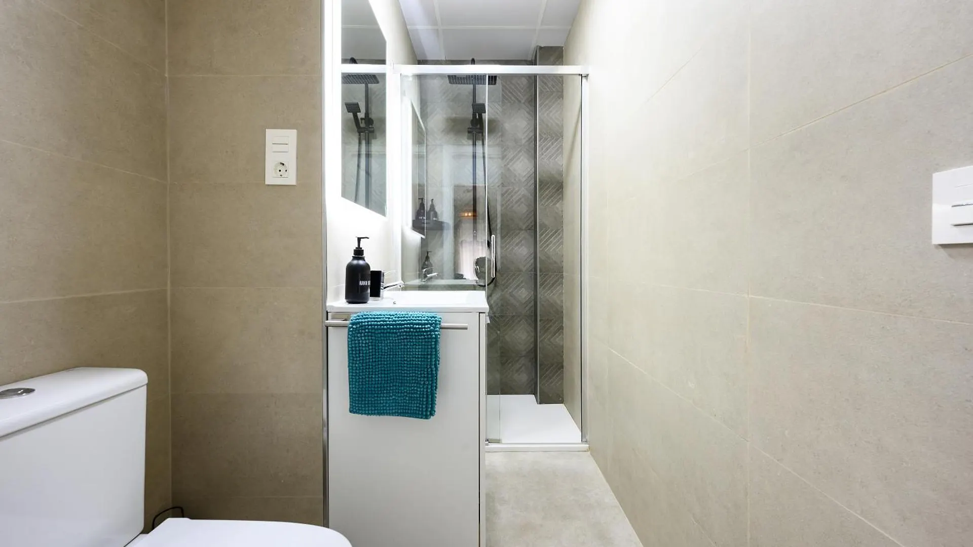 Nuevo! En El Centro! 1M Metro, Zambrano Y Con Parking Apartment Malaga Spain