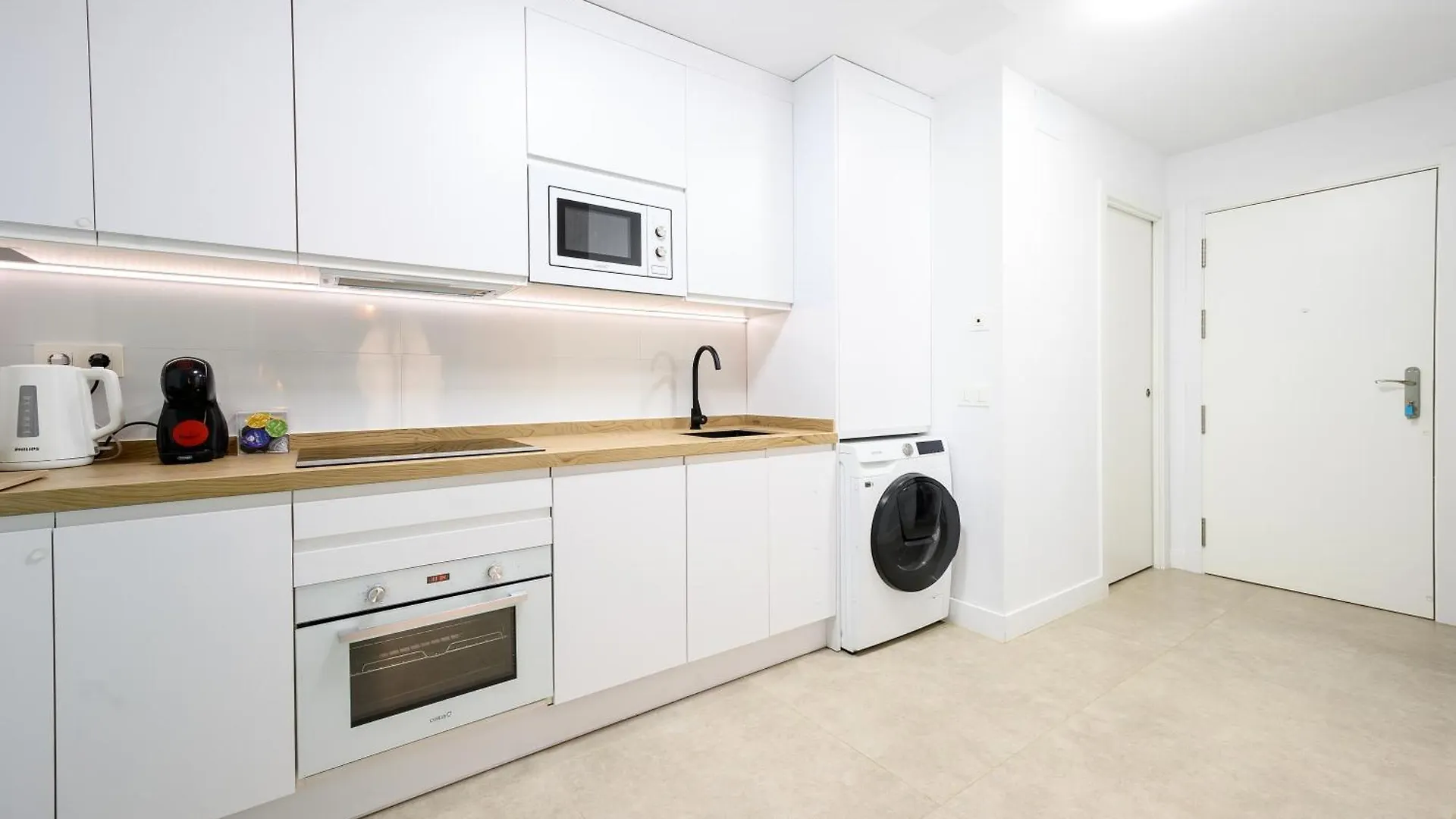 Nuevo! En El Centro! 1M Metro, Zambrano Y Con Parking Apartment Malaga